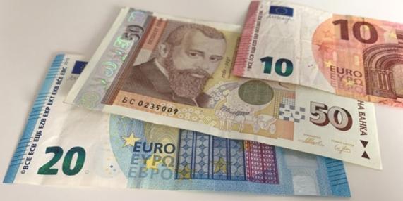 Какво ще стане с банковите ни сметки, като минем на евро